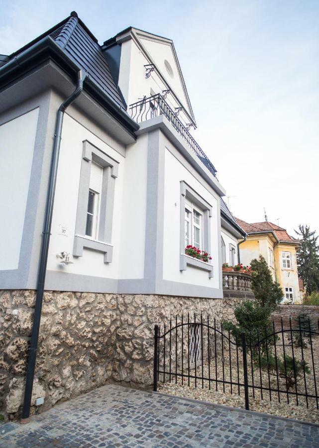 Deakvilla37 Apartman Eger Buitenkant foto